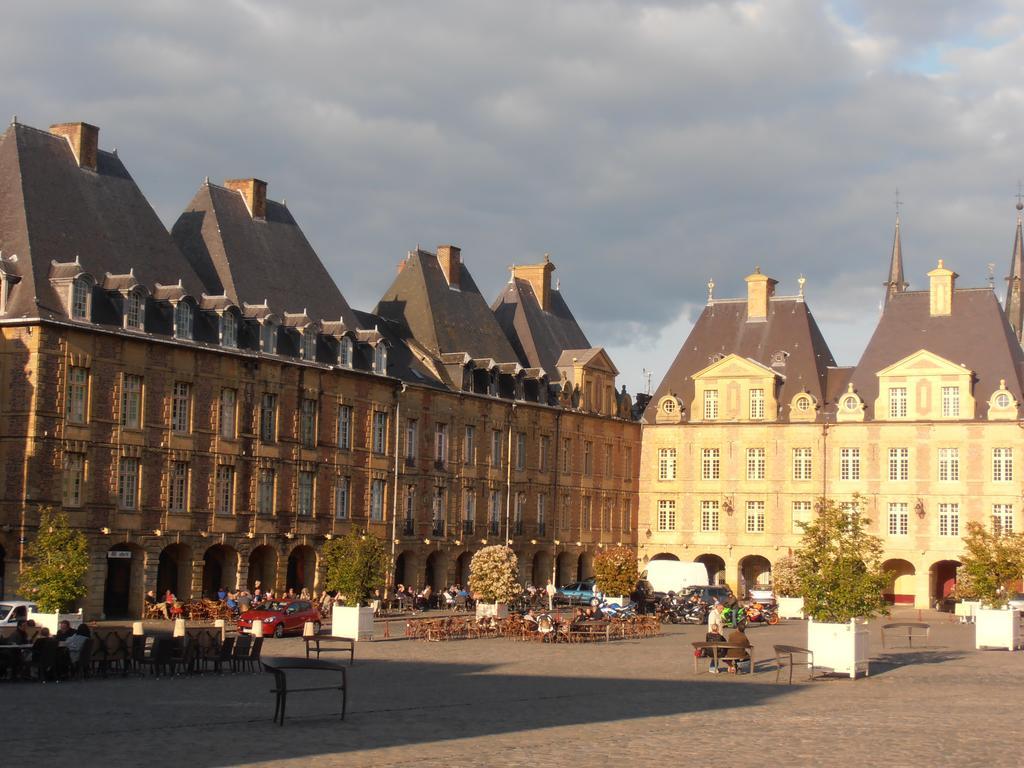 Hotel De La Meuse Charleville-Mézières Dış mekan fotoğraf